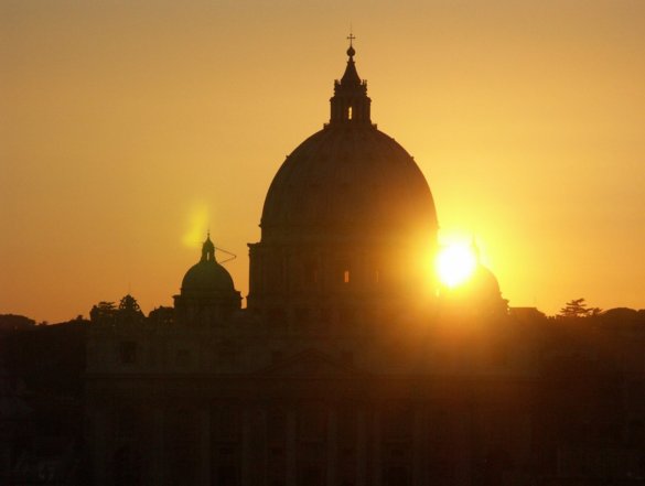 https://commons.wikimedia.org/wiki/File:Rom,_Vatikan,_Petersdom_-_Silhouette_bei_Sonnenuntergang_1.jpg Creative Commons Attribution-Share Alike 3.0 Unported