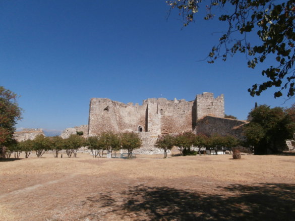 https://upload.wikimedia.org/wikipedia/commons/3/35/Patra_castle_9281492.jpg