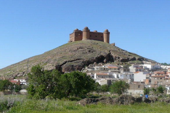 https://commons.wikimedia.org/wiki/File:Castillo_de_la_Calahorra01.jpg 