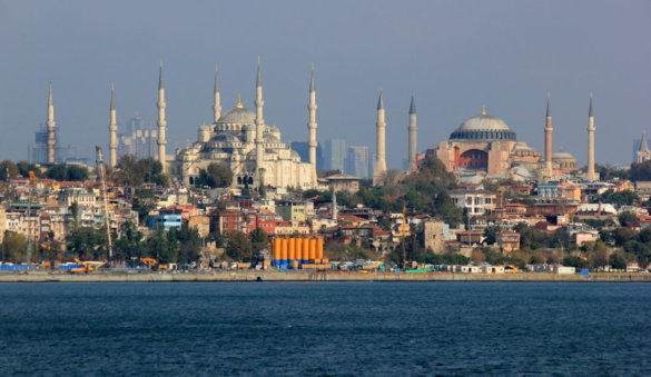 https://upload.wikimedia.org/wikipedia/commons/1/12/Exterior_of_Sultan_Ahmed_I_Mosque_in_Istanbul%2C_Turkey_002.jpg