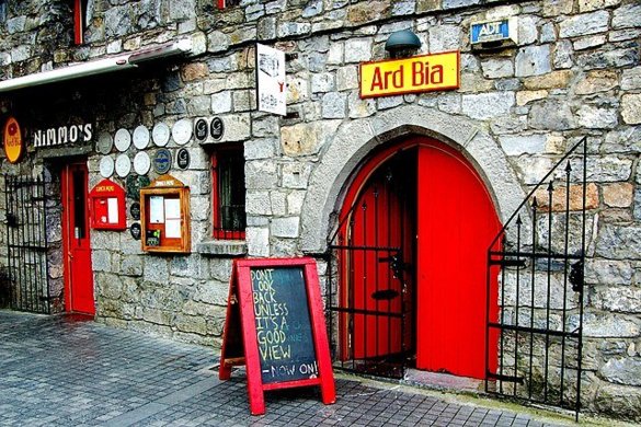 https://upload.wikimedia.org/wikipedia/commons/7/78/Galway_-_Nimmo%27s_Ard_Bia_Cafe_-_Restaurant_-_geograph.org.uk_-_3027071.jpg